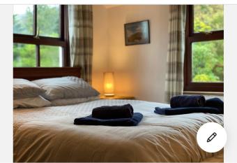 Beautiful secluded farmhouse with hot tub has Balcony rooms