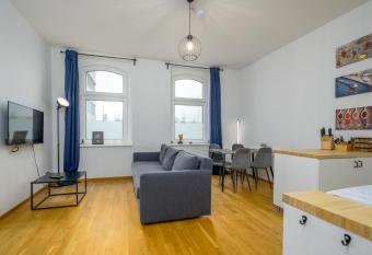 Buntes Retro Apartment II has rooms with a private hot tub