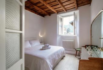 Silvia Como House-By House Of Travelers- has Balcony rooms