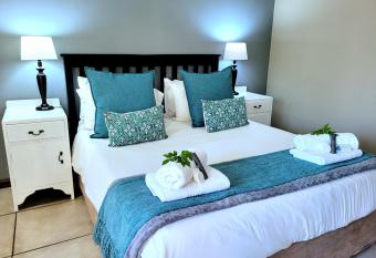 Tropical Seaside Suite 14 allows 18 year olds to book a room