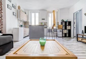Massilia - Appartement Marseille Centre allows 18 year olds to book a room