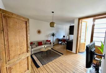 Boho apartment Antwerp south allows 18 year olds to book a room