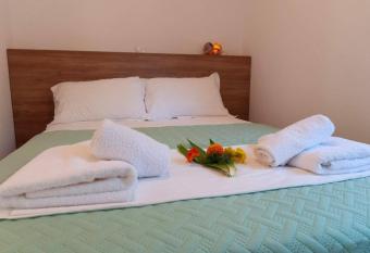 Charoula s Apartments has Balcony rooms