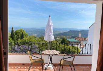 Villa Laguneta has Balcony rooms