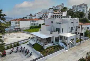 Niso Skiathos allows 18 year olds to book a room