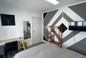 Habitaci  n junto el mar y la naturaleza allows 18 year olds to book a room