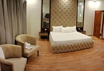 Hayat Grand Guest House has Balcony rooms