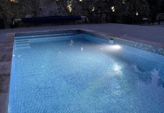 Un coin de paradis avec piscine,sauna,spa privatif allows 18 year olds to book a room