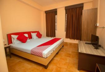 Collection O 62976 Hotel Jade allows 18 year olds to book a room