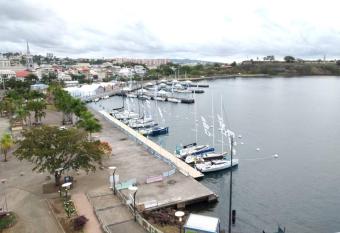 Fort de France appartement spacieux de haute gamme has Balcony rooms