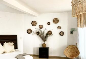 Habitacion Privada Zazen allows 18 year olds to book a room