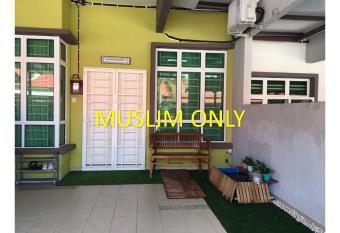 AMMAR FATIMAH HOMESTAY @ MERLIMAU, MELAKA has Balcony rooms