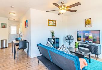 Entire Private 3-Bedroom Home Rental near San Diego Downtown & Beach, Entire house and All 3 Bedrooms are yours, not shared with strangers has Balcony rooms