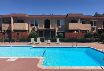 Modern 3-Beds Condo with Pool + AC + Free Parking has Balcony rooms