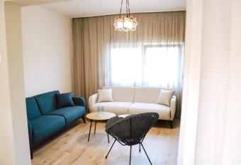 Sunny House has Balcony rooms