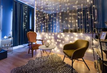 La love room   Bassin d   Arcachon allows 18 year olds to book a room