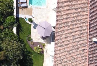 Clos des c  dres has Balcony rooms