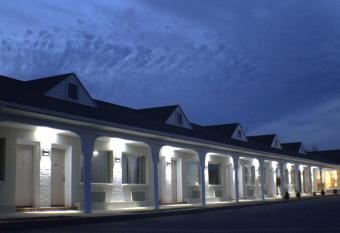 Rockbridge Inn allows 18 year olds to book a room