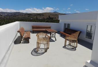 Casa Rural PATIO DE LAS FLORES has Balcony rooms