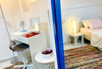 Mykonos Town lOLAOS SUITE 2 allows 18 year olds to book a room