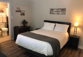 Freshly Upgraded Cozy Studio @ North Creek Resort has Balcony rooms