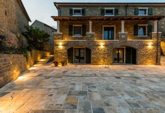 L Abbraccio della Quercia allows 18 year olds to book a room