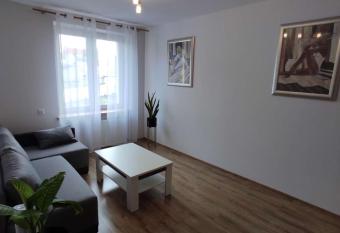 Szcz    liwa Si  demka allows 18 year olds to book a room