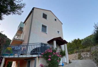 Apartman Ana has Smoking rooms