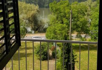 Mali Raj has Balcony rooms