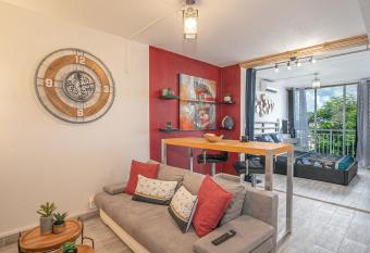 Foyal Toloman - Ibiskis allows 18 year olds to book a room