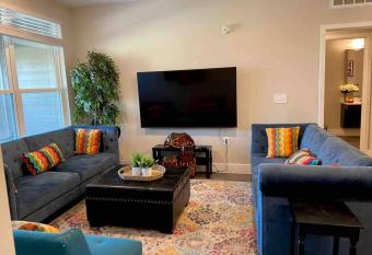 Lovely 2 bedroom Apartment with luxury amenities allows 18 year olds to book a room