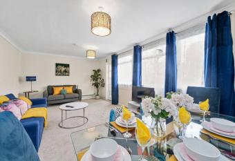 3 Bed Cambridge House with Garden & Parking allows 18 year olds to book a room