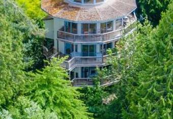 ocean view multi-Level suite with 2 bedrooms has Balcony rooms