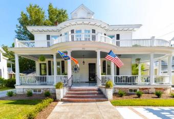 The Edenton Collection-Captain's Quarters Inn allows 18 year olds to book a room