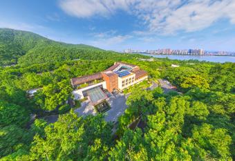 Millennium Resort Hangzhou has Smoking/Balcony rooms