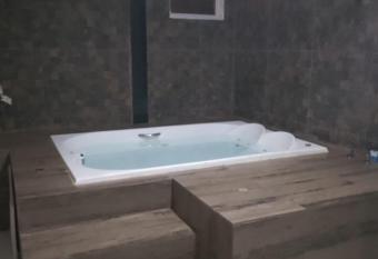 Hotel l Motel 1001 Noites - Setor O allows 18 year olds to book a room