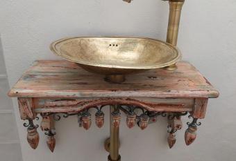 Pura Vida Vejer allows 18 year olds to book a room