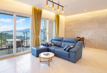 Elijah Resort allows 18 year olds to book a room