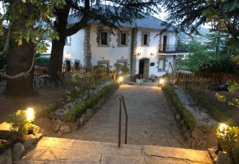 EL MOTIVO has Balcony rooms