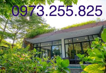 Flamingo Dai Lai 2 ph  ng ng    has Balcony rooms