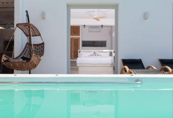 Villa Oggi has rooms with a private hot tub
