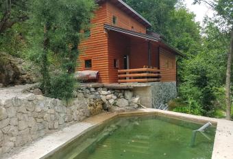 Potok kuca sa bazenom has Balcony rooms