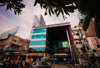 HOMANSH GALAXY HOTEL allows 18 year olds to book a room