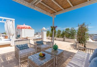 Palazzo Maritati has Balcony rooms