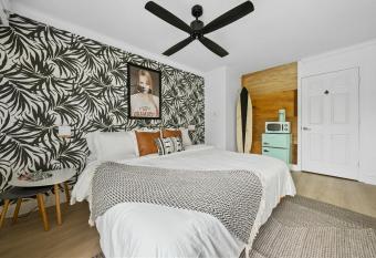 REGINA GEORGE SUITE at THE KarINN BOUTIQUE HOTEL - Downtown Ft Lauderdale 4 has Balcony rooms