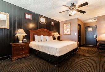 Artisan Hotel Boutique 523 allows 18 year olds to book a room