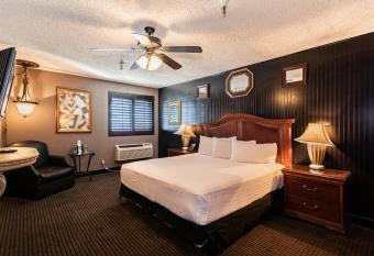 Artisan Hotel Boutique #519 allows 18 year olds to book a room