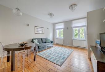 Dom & House - Apartment Miramare allows 18 year olds to book a room