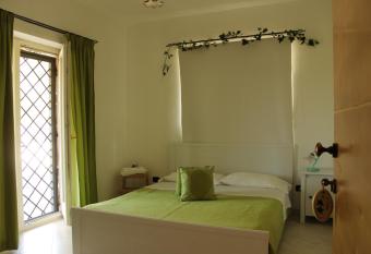 Le Rocce has Balcony rooms