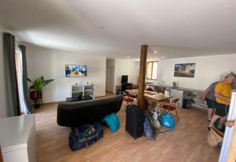 Charmant logement de groupe au centre d Azay has Balcony rooms